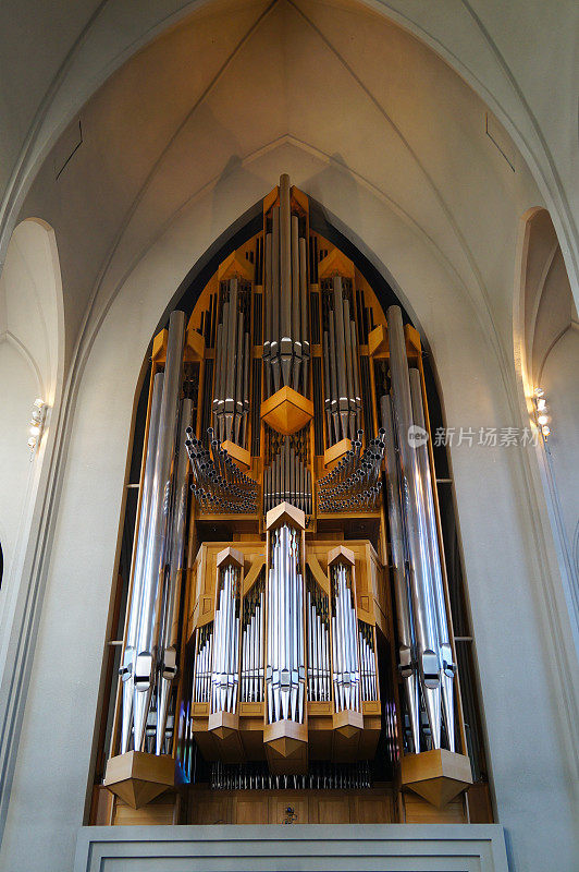 冰岛雷克雅未克 Hallgrimskirkja 教堂的风琴。